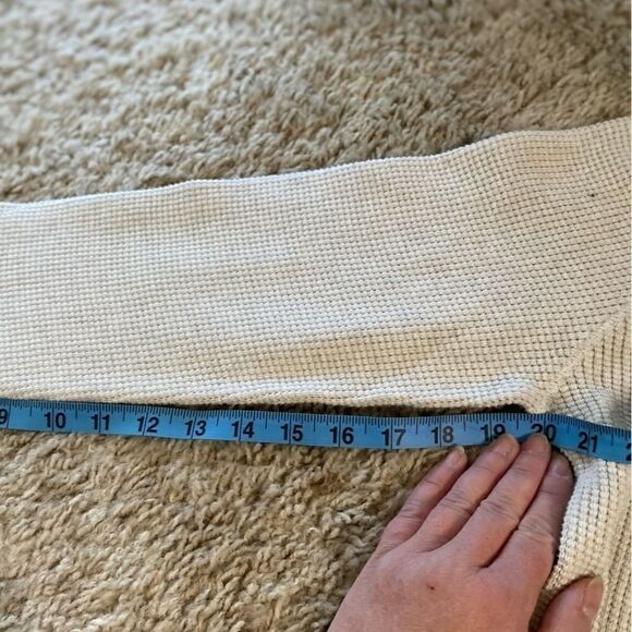 AMERICAN Eagle Outfitters Men’s Cable Knit Long Sleeved White Sweater (L) - Picture 6 of 9